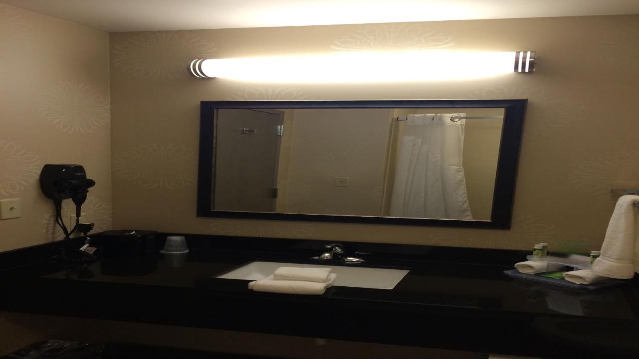 Holiday Inn Guin By Ihg Twin Esterno foto