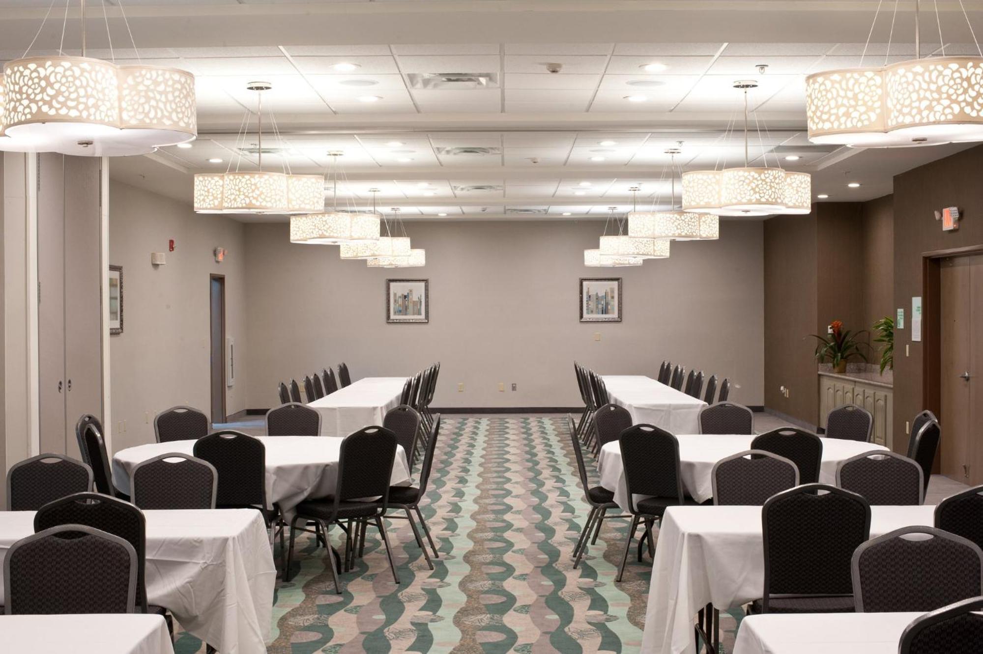 Holiday Inn Guin By Ihg Twin Esterno foto